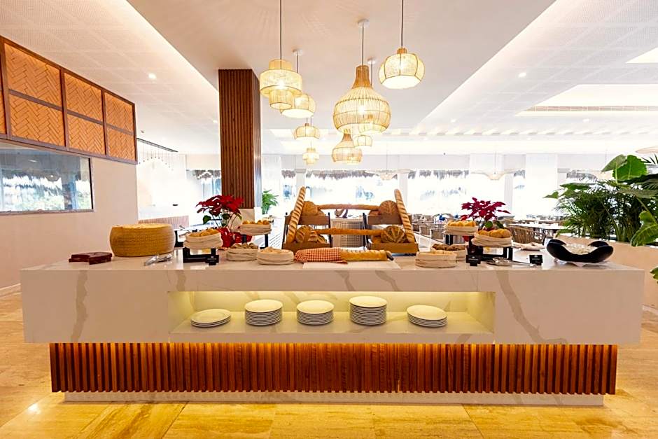 Family Selection at Grand Palladium Kantenah Resort & Spa- All Inclusive