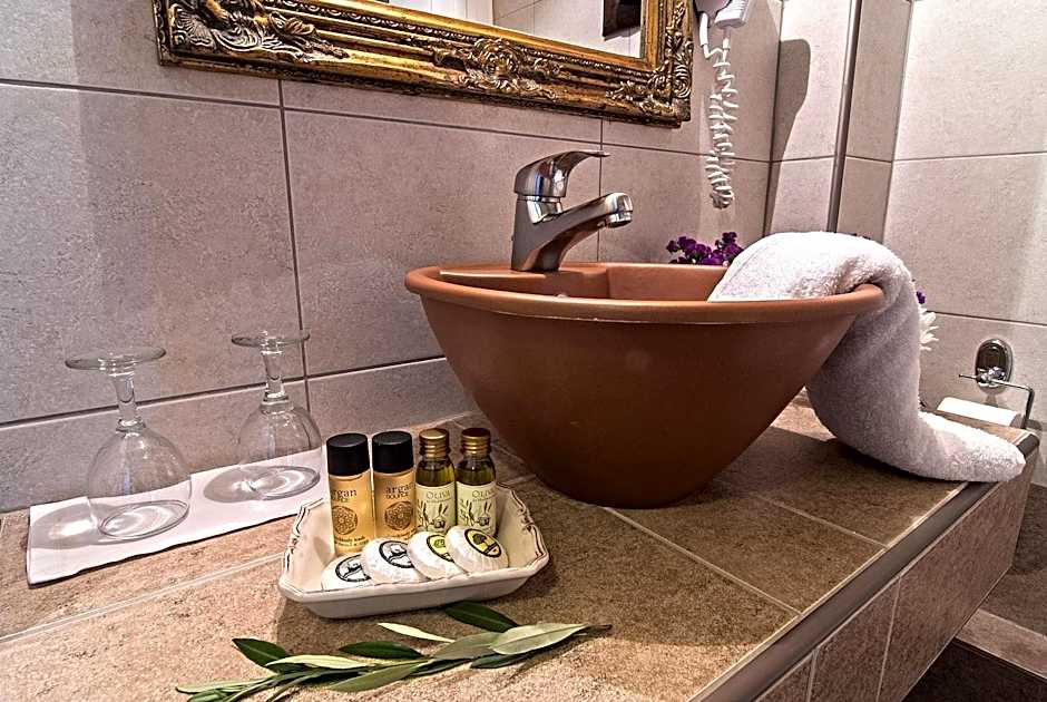 Hotel Doupiani House