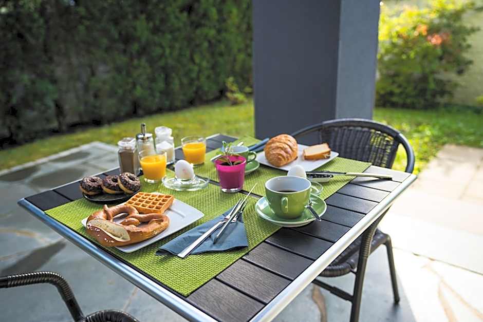 B&B Outlet Hotel - Metzingen - Bad Urach - Free Parking