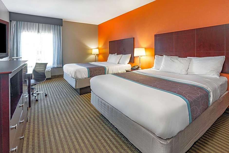 La Quinta Inn & Suites by Wyndham Bush Intercontinental Airport East