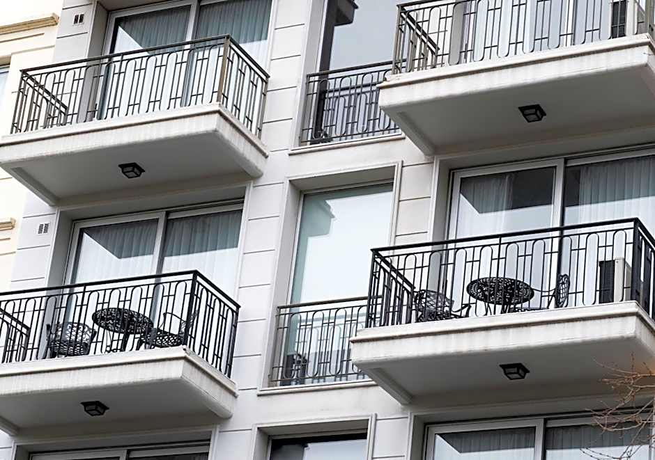 Reco by DOT Suites
