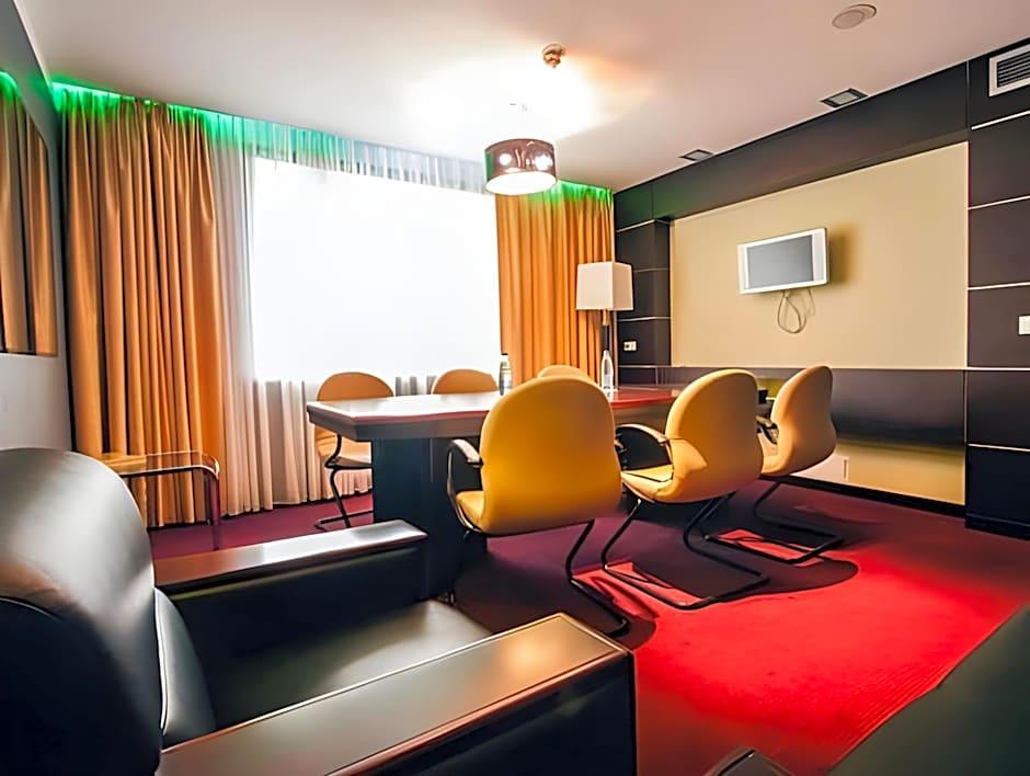Cosmopolit Premier Art-Hotel