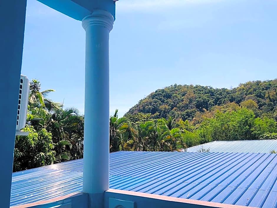 Penarak Bamboo Beach Motel