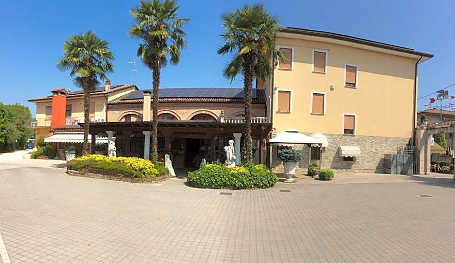 Hotel Pizzeria Ristorante "Al Leone"