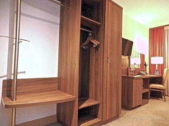 Ramada Hounslow - Heathrow East