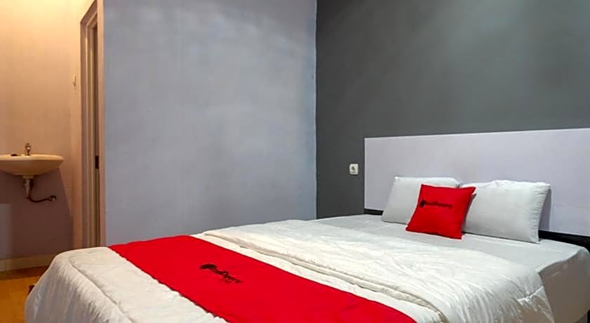 RedDoorz near Pasar Batang