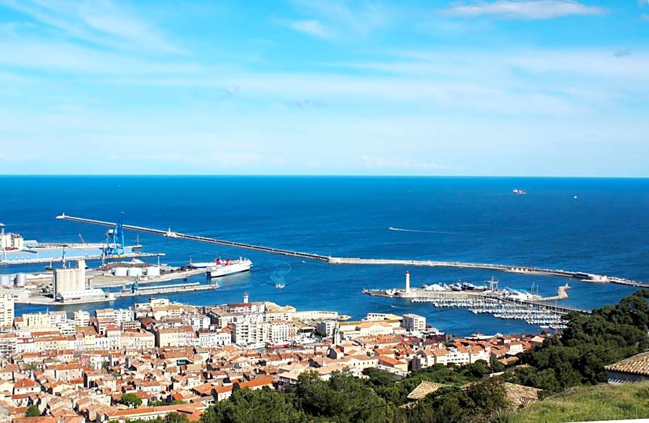 Georges Hostel & Café