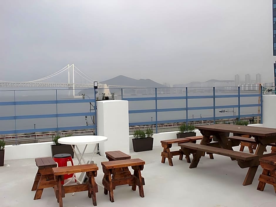 Bexco Hostel B&B