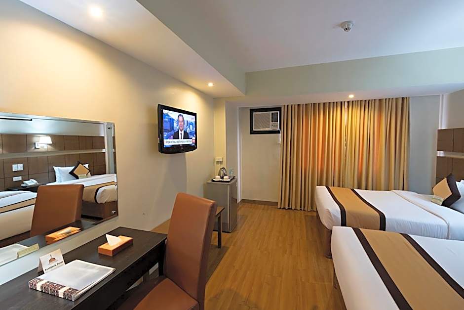 The Pinnacle Hotel and Suites