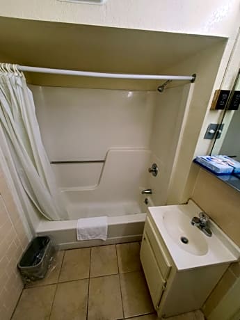 Standard King Room - Non-Smoking