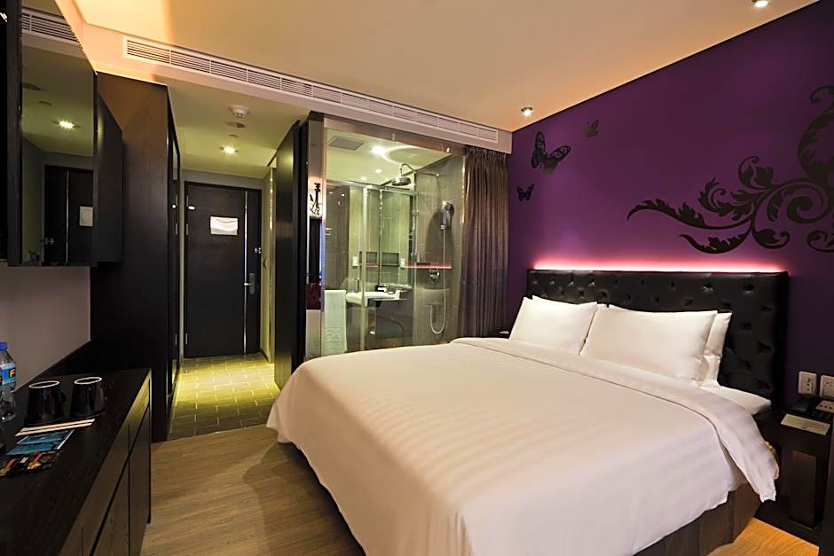 Photo 1 of 7 of Superior 1 Queen Bed