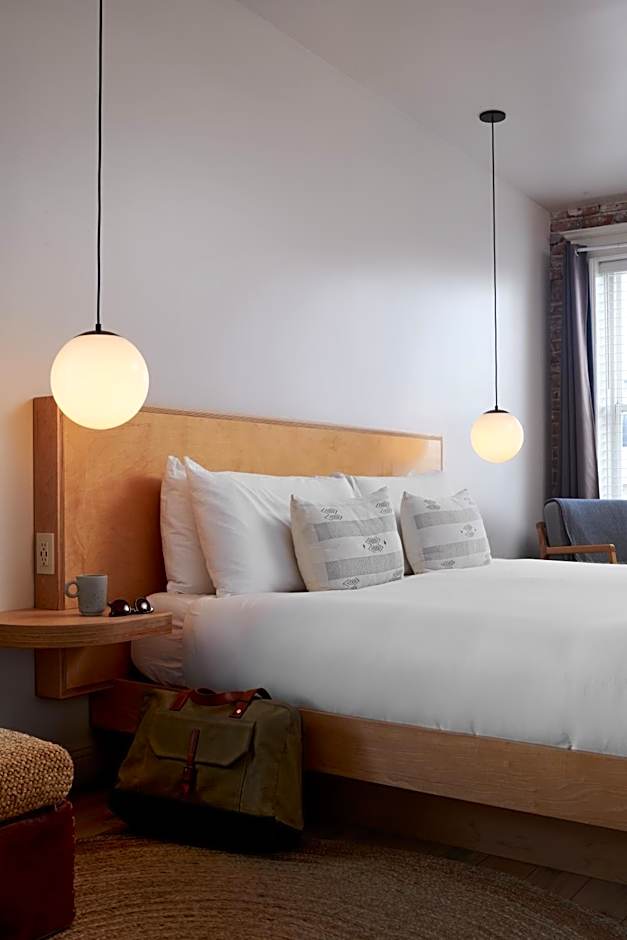 The Jesse Hotel & Bar