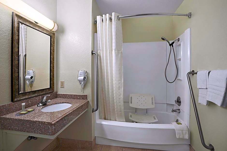 Super 8 by Wyndham Carlsbad