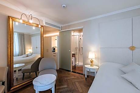 Triple Room with City View