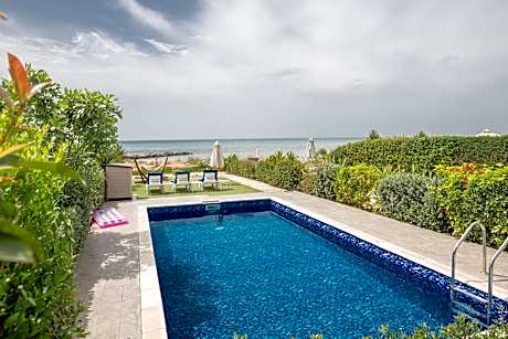 Villa Suri, Luxury Seafront Villa