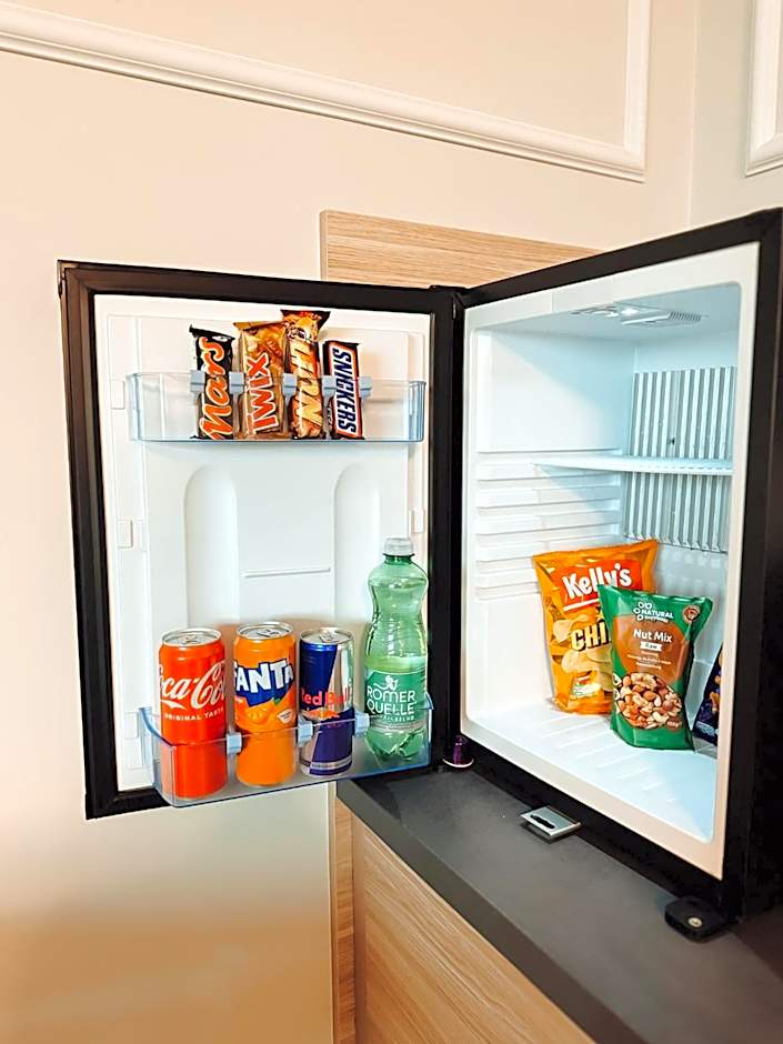 F Hotel 24h Check-In