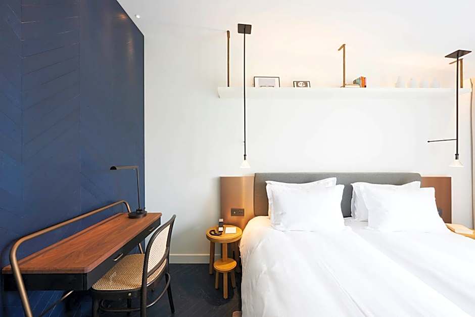 Perpetual Elysee Montaigne