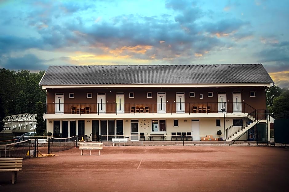 Tenisz Panzió - Baja