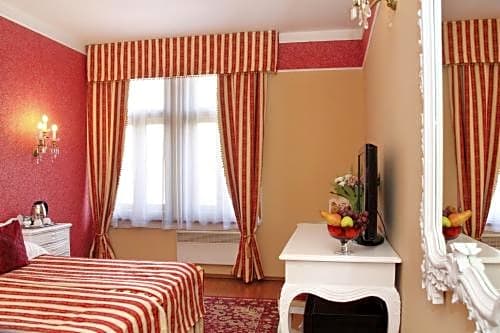 King Charles Boutique Residence