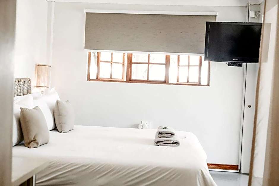 Lighthouse Guesthouse & Cafe