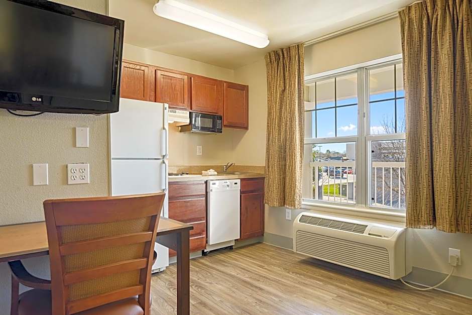 Extended Stay America Suites - Kansas City - Lenexa - 87th St.