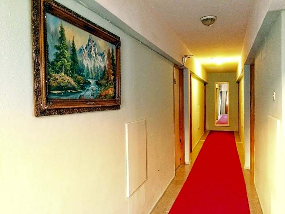 Parmis Rooms