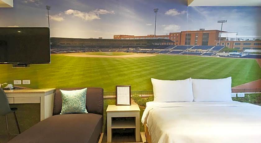 La Hotel-Baseball Theme Hall