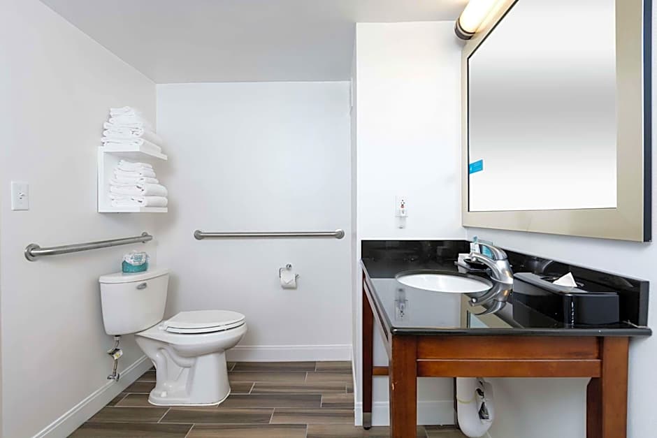 Hampton Inn & Suites Raleigh Cary Lenovo Center