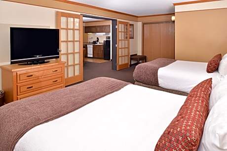 Larger Queen Suite with Two Queen Beds, Sofa Bed and Fireplace - Non-Smoking