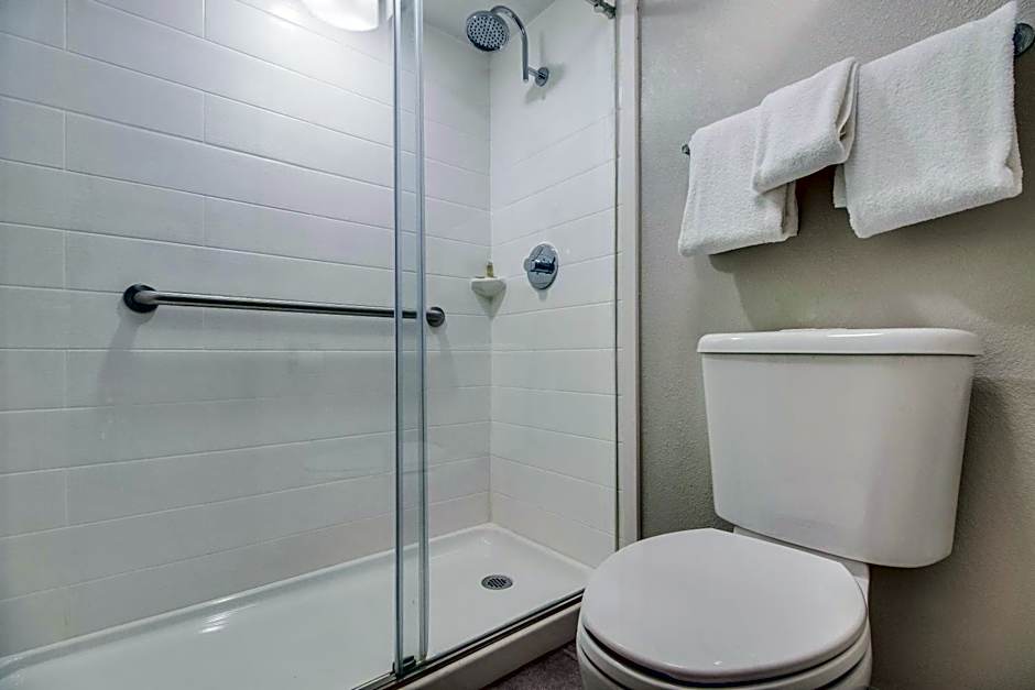 Red Roof PLUS+ Dallas - Addison