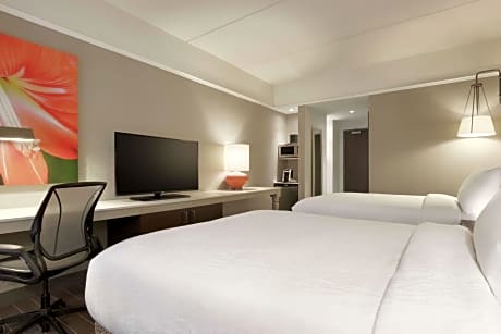 2 Queens Premium W/In-Room Drinks-Snacks