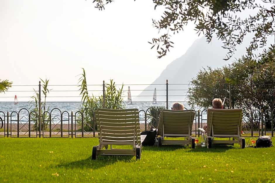 Hotel Baia Azzurra - Lake Front