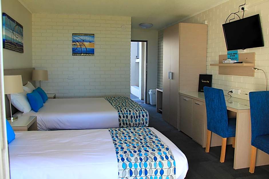 Zorba Waterfront Motel