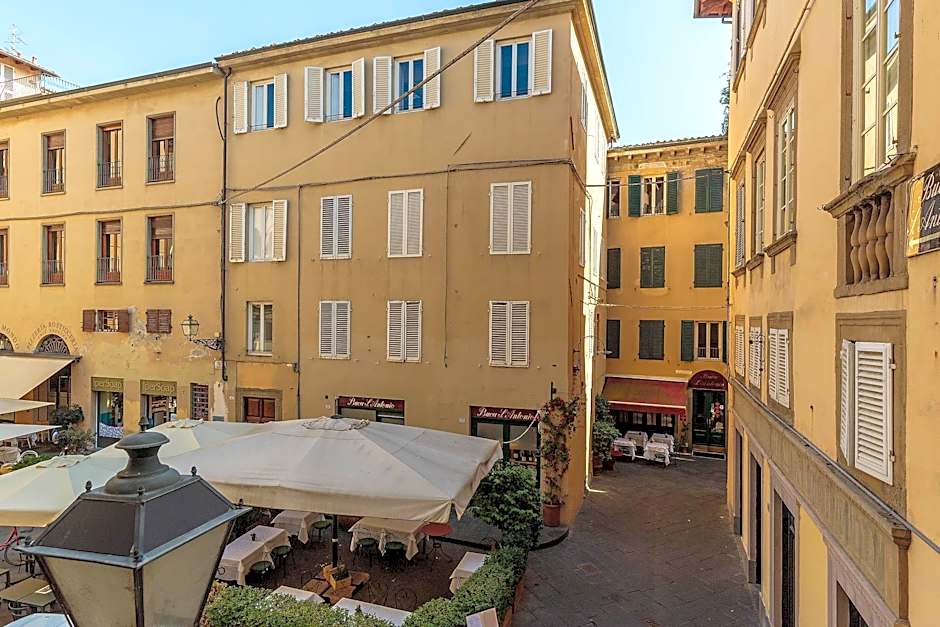 Casa Arias in Lucca With 2 Bedrooms and 1 Bathrooms