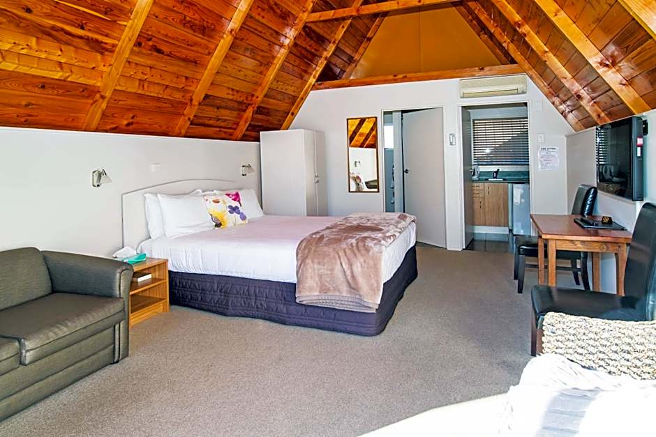 Mountain Chalets Motel