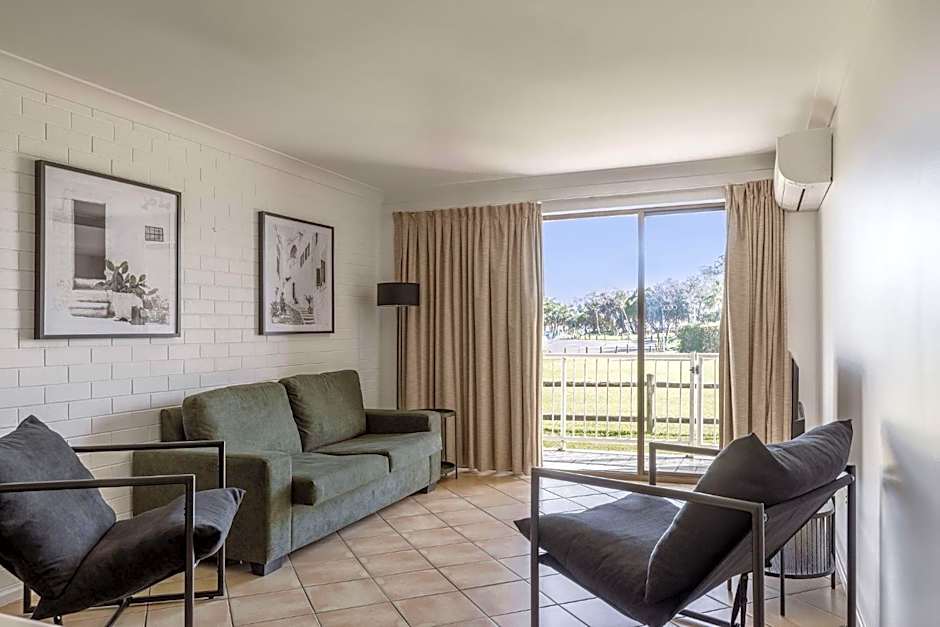 Main Beach Apartments