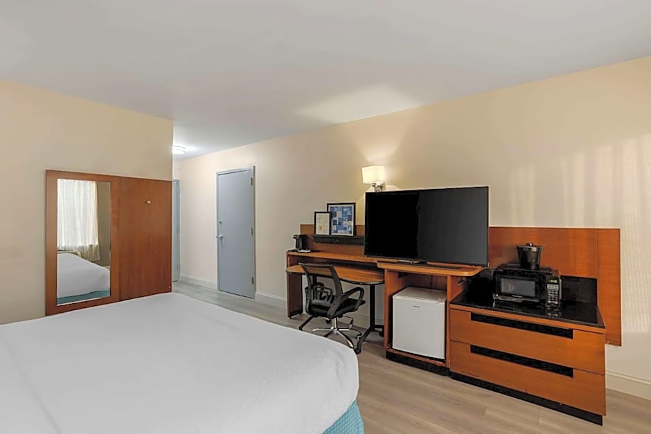 Comfort Inn & Suites Mt Laurel - Philadelphia