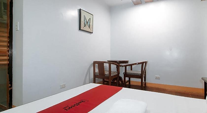 RedDoorz @ Nick Hotel Isabela