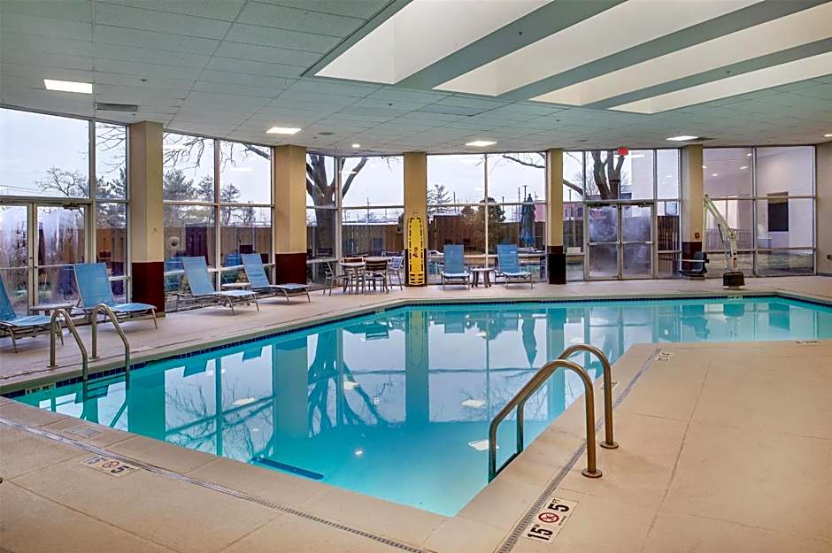 Embassy Suites By Hilton Hotel St. Louis-Airport