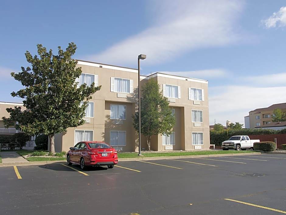 Baymont by Wyndham Louisville East