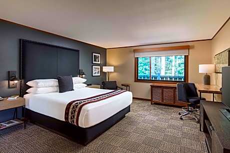 Mobility Accessible Woodland Suite w/Roll-in Shower