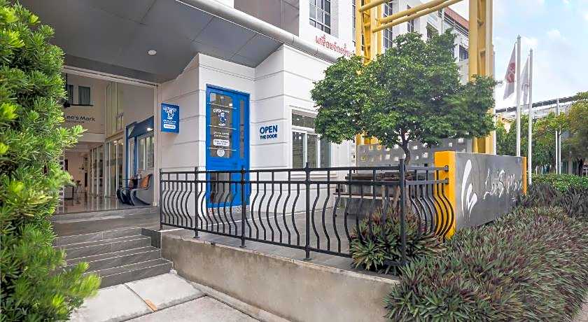 Lee's Mark Residence