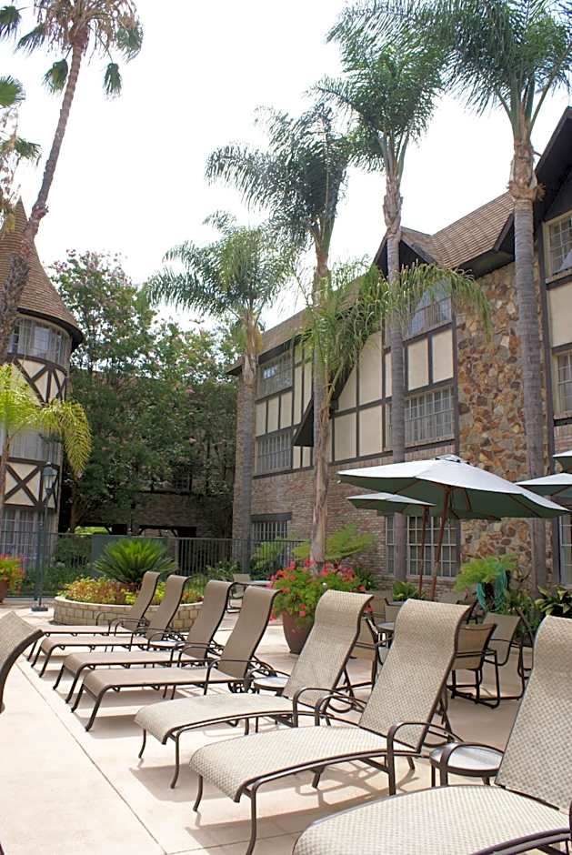 Anaheim Majestic Garden Hotel