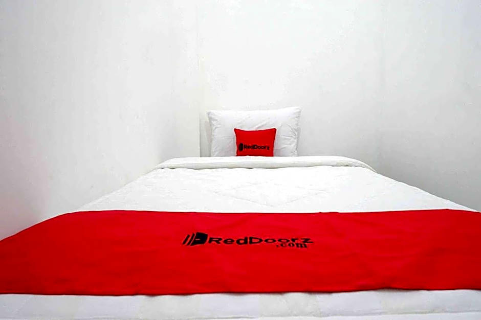 RedDoorz near GOR Jatidiri Semarang