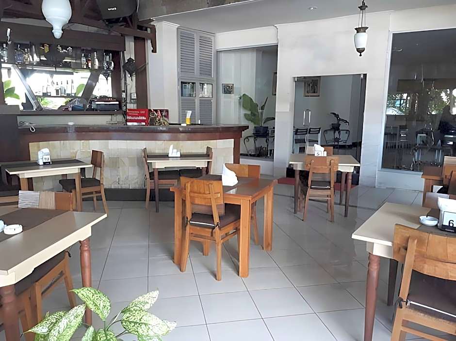 Super OYO Townhouse Oak Maxi Hotel Legian