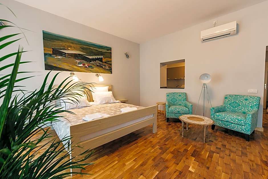 YellowBoot Aparthotel