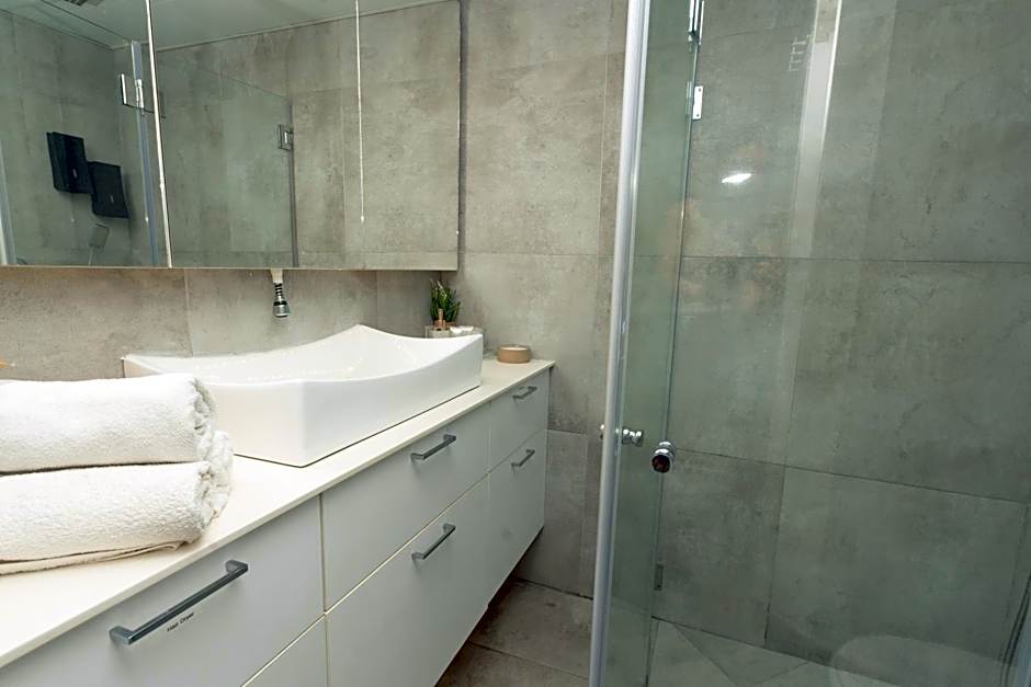 Neot Golf, Ziv's Place