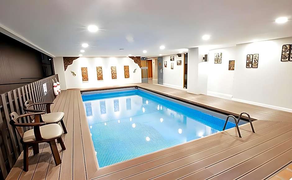 J Place Hotel