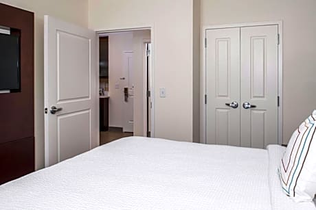 One-Bedroom King Suite with Sofa Bed - Hearing Accessible