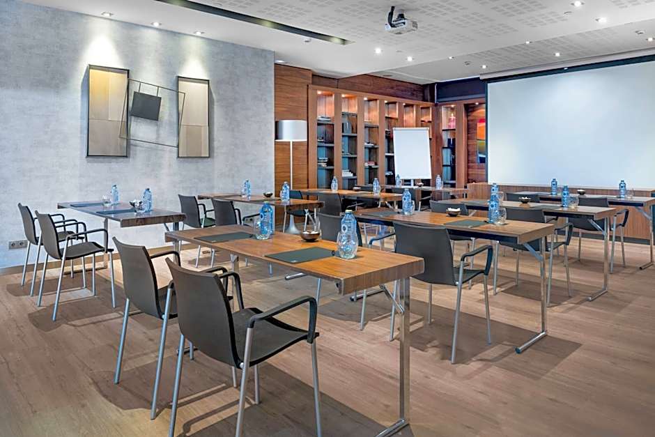 AC Hotel by Marriott Victoria Suites